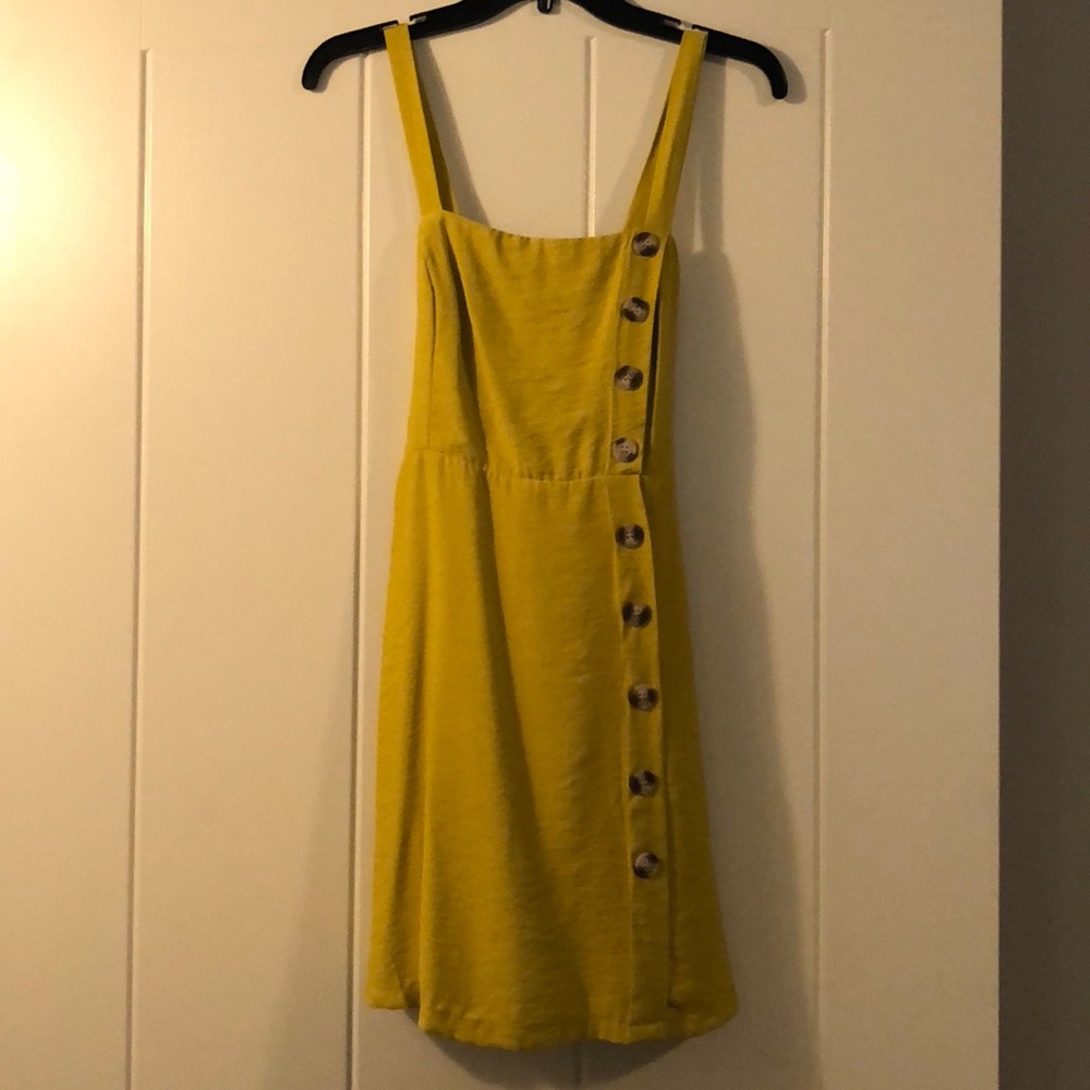 Perfect yellow dress for Spring!